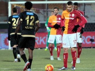 Cimbom erken havlu attı