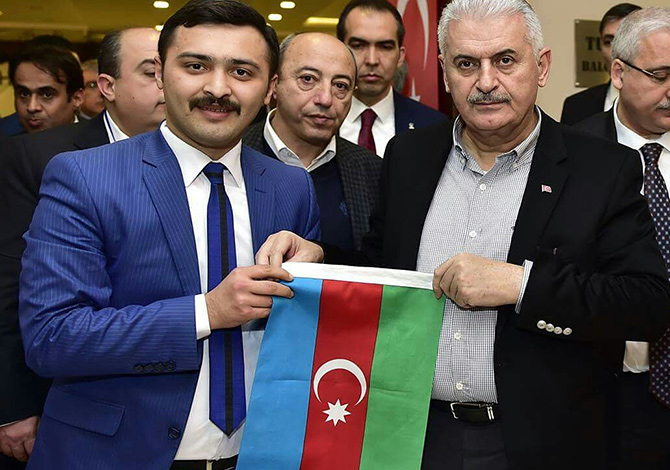 Bakan Yıldırım'a Anlamlı Hediye