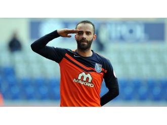 Semih Şentürk’ten Amed tribünlerine asker selamı