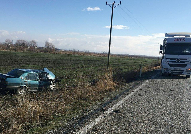 Otomobille Tır Çarpıştı: 1 Yaralı