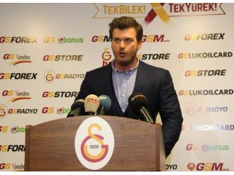 Kıvanç Tatlıtuğ’dan Cimbom’a destek