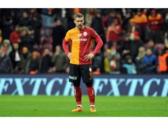 Podolski Akhisar maçında yok