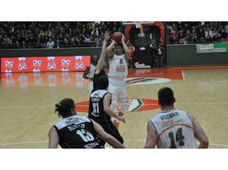 Banvit kendi evinde kazandı