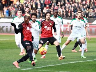 Es Es’e bir darbe de Bursaspor’dan