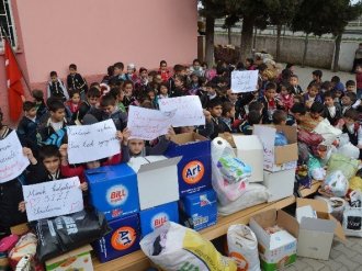 İstiklal Marşı Eşliğinde Bayırbucak Türkmenlerine Yardım