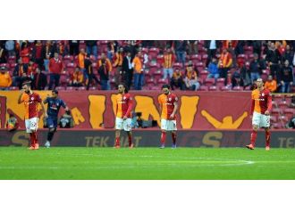 Galatasaray taraftarı stadı terk etti