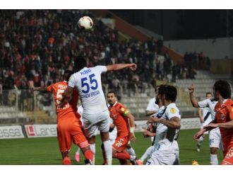 Adanaspor 3 puanı 3 golle aldı