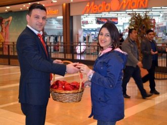 “Kadınlar Günü” Piazza’da Kampanya Ve Hediyeler İle Kutlandı