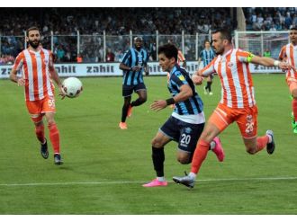 Derbinin galibi Adanaspor