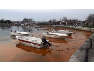 Silivri’de deniz kızıla büründü