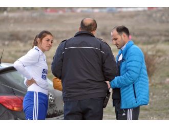 Lisansı çalınan kadın futbolcular maça çıkamadı