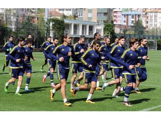 Fenerbahçe 3 günlük iznin ardından antrenmanlara başladı