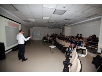 Fenerbahçe teknik heyeti ve futbolcularına eğitim