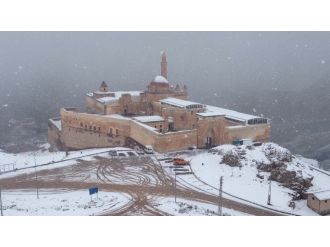 İshak Paşa Sarayı beyaz elbisesini giydi