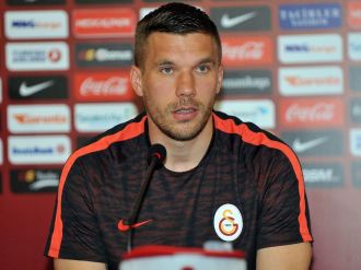 Podolski’ye göre şampiyonluk yarışında kim daha şanslı ?