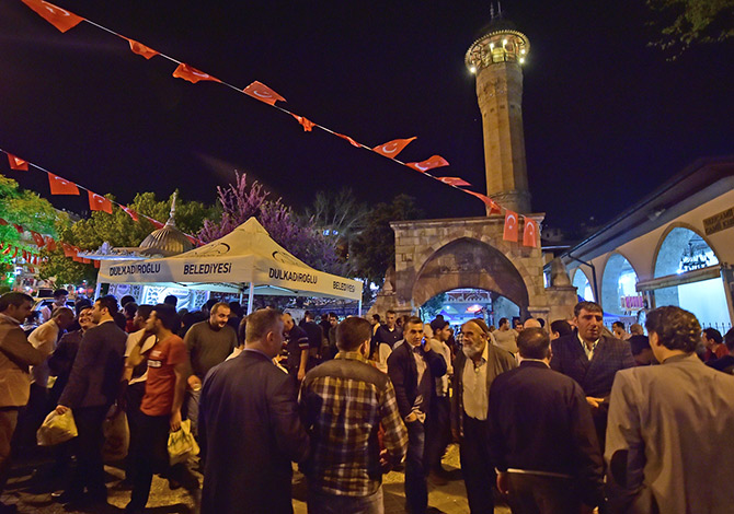 Dulkadiroğlu Belediyesi’nden Kandil Simidi, Çörek Ve Badem İkramı