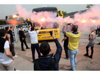 Taraftardan Fenerbahçe’ye coşkulu uğurlama