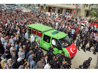 Şehit polisin cenazesinde gözyaşları sel oldu