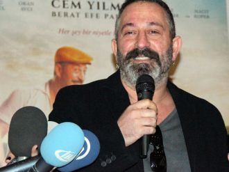 Cem Yılmaz ’Ahu’lardan vazgeçemiyor