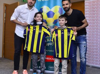 Fenerbahçeli yıldız futbolculardan anlamlı ziyaret