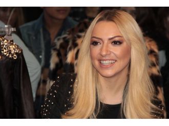 Hadise’den Azerbaycan’a destek