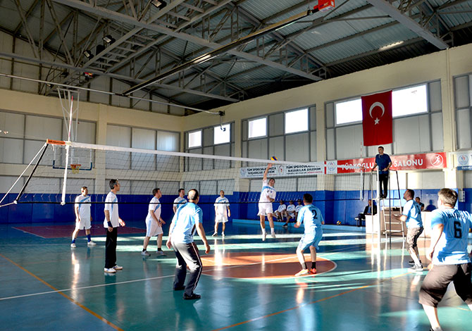 Kurumlar Arası Voleybol Turnuvası Başladı