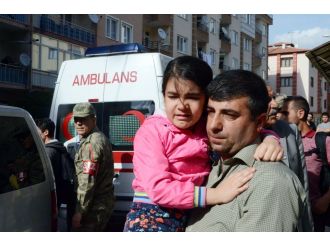 Acı haberi alan şehit kızı gözyaşı döktü