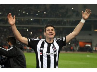 Mario Gomez’de transfer iddialarına cevap !