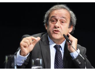 Platini istifa etti