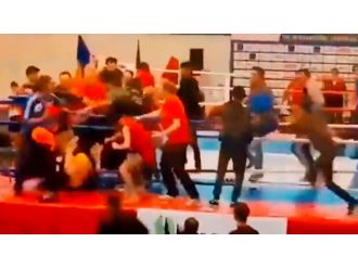 Azeri ve Ermeniler sporcular birbirine girdi