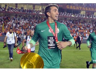 Muslera rekora koşuyor