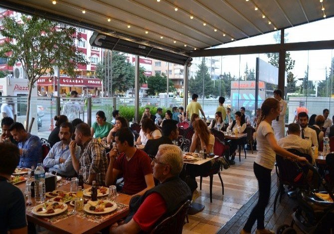 Ramazan’ın Bereketi Aynı Sofrada Yaşandı