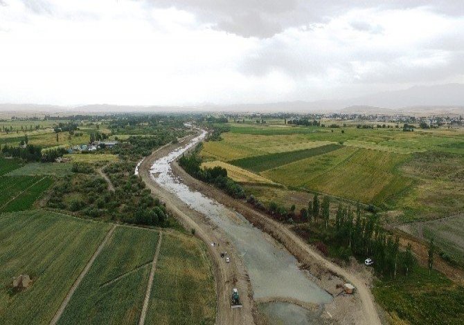 Söğütlü’de Taşkın Önleme Projesinde Sona Gelindi