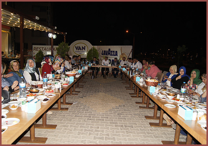 Ak Parti Onikişubat İlçe Başkanlığı Sahur Programı Düzenlendi