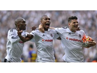 Beşiktaş’ta Gomez ve Atiba krizi