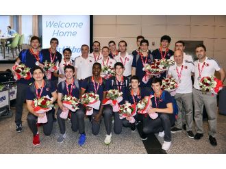 Dünya 2.’si U17 Yıldız Erkek Basketbol Takımı yurda döndü