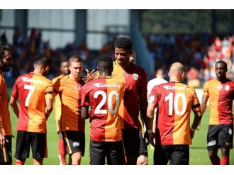 Galatasaray Zürih’i rahat geçti