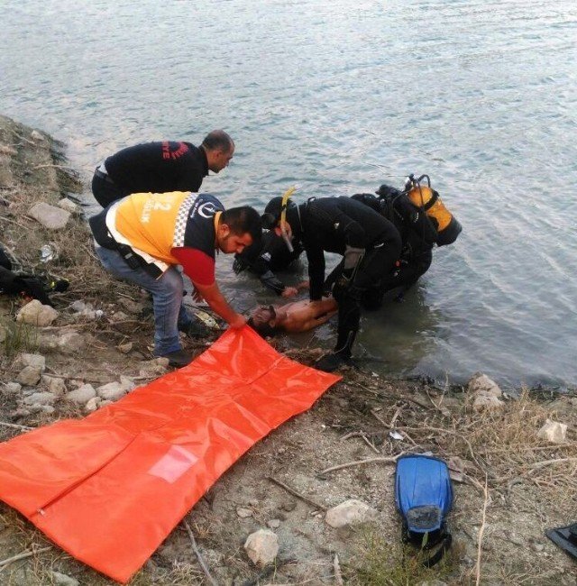 Serinlemek için girdiği baraj gölünde boğuldu