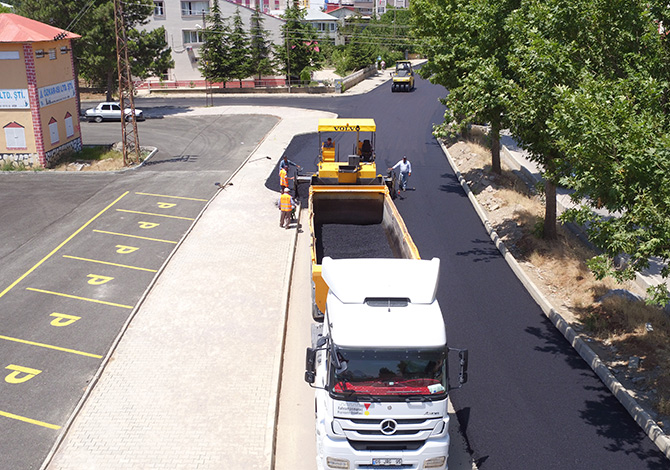 Afşinbey Caddesi Asfaltlandı