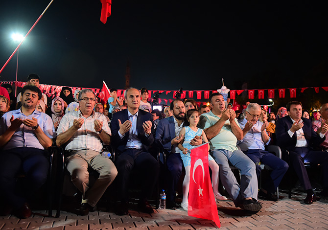 Demokrasi Nöbetimiz İkinci Bir Emre Kadar Sürecek