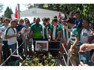 Bursaspor taraftarı, kahraman şehidin ailesini ziyaret etti