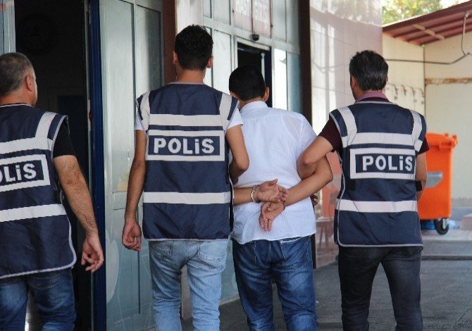 Kahramanmaraş’ta 17 polis tutuklandı