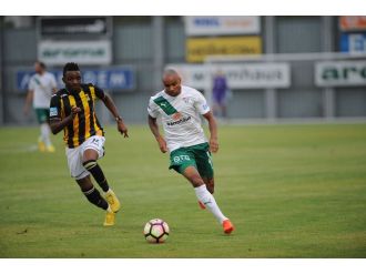 Bursaspor, Arap ekibini farklı mağlup etti