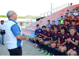 Tüm takımı kovdu: Sizinle işim bitti !