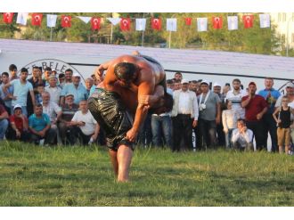 Yıllar sonra yağlı güreşte bir ilk yaşandı