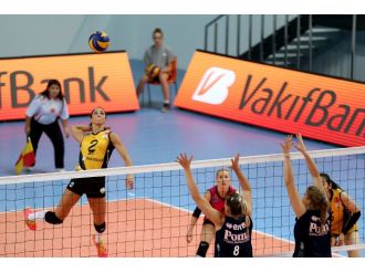 VakıfBank sezonu galibiyetle açtı