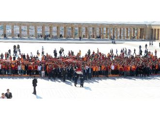 Galatasaraylı yöneticiler ve taraftarlar Anıtkabir’de