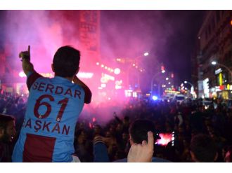 Trabzon sokaklarında coşku