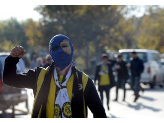 Fenerbahçe taraftarları Kadıköy yolunda