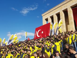 Anıtkabir sarı laciverte büründü